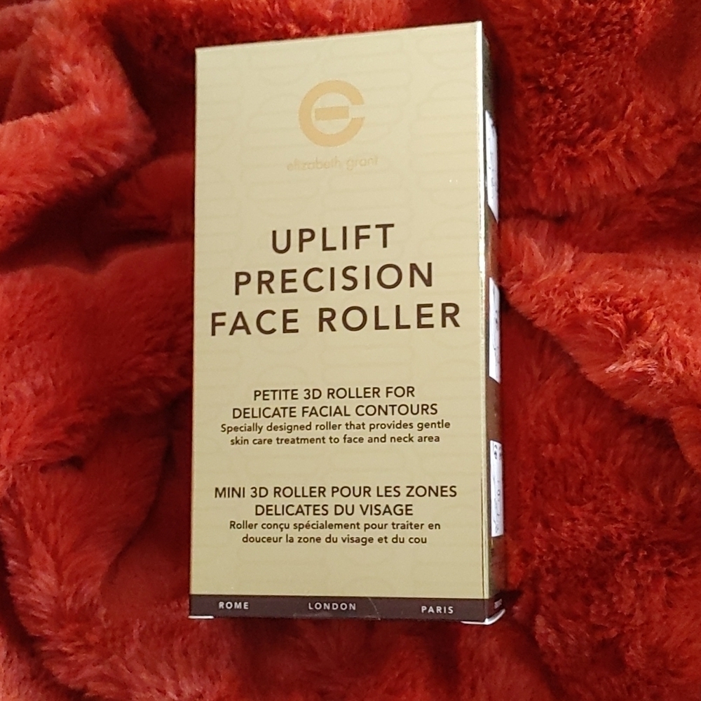 💚Elizabeth Grant face roller and cosmetic bag Nwot - Picture 2 of 8